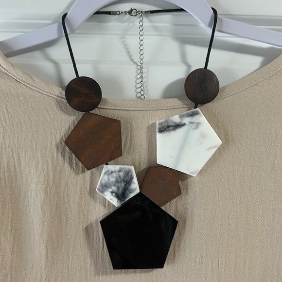 Necklace - Picture 2 of 3